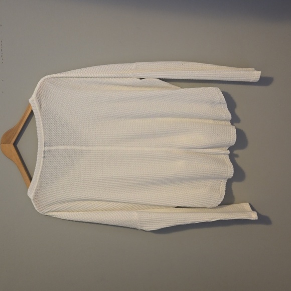 Out from under long sleeve - Picture 5 of 5